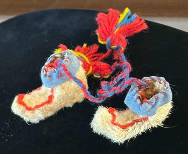 Vintage Native American Folk Miniature Animal Hair Shoes Moccasins - $19.58
