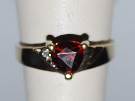 10K Yellow Gold Ring With A Garnet Gemstone &amp; Diamonds ( Ring Size 6.25 ) - £100.81 GBP