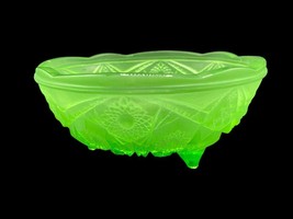 Vintage Jeannette Glass 3 Footed Bowl Green Ombre Flash With Hobstar Pat... - $25.00