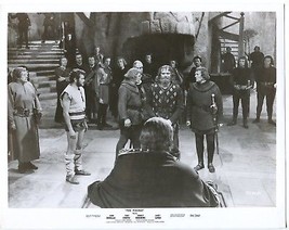 An item in the Entertainment Memorabilia category: Vikings 8x10 Promo still- Tony Curtis- Ernest Borgnine- FN