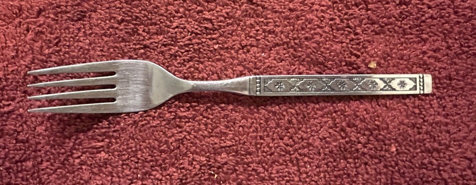 MCM Oneida Distinction LISBON Dinner Fork 7.25&quot; Stainless - $5.89