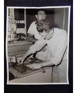 1950&#39;S PHOTO MAN CLEANING LOBSTER 8X10 VINTAGE PHOTO MEN IN KITCHEN Blk ... - €5,52 EUR