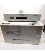Vintage Muse Map Polyhymnia Multi-Format Digital Player With Remote - $13,603.29 MXN