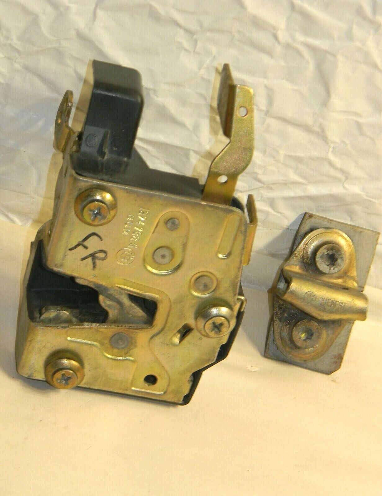 BMW E30 316i 318i 320i 323i 324td 325e 325i 325ix M3 Door Lock Latch Front Right - £61.50 GBP