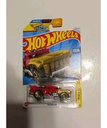 HOT WHEELS 2024 HOTWEILER RED 66/250 HTD19 LETS RACE NETFLIX SHOW HW MEG... - €0,83 EUR