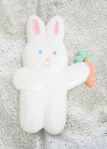 Charming Hallmark White Bunny Rabbit Brooch 1990s Vintage - £9.66 GBP