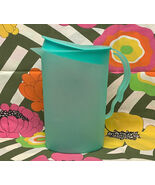 Tupperware Impressions Slim Line pitcher 3333B-2 teal green vintage 1990s - $220.45 MXN