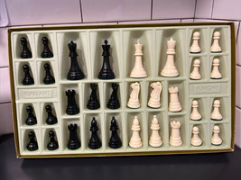 VTG Gallant Knight Chessmen Of Champions Chess Set C-300 Faux Wood Board - £30.26 GBP