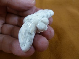 Y-BEE-567) White gray Bee BUMBLE figurine gemstone stone carving love HO... - £11.02 GBP