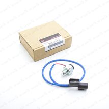 New Genuine OEM Mitsubishi 01-06 Montero Transfer Case Switch MR580152 - $51.06