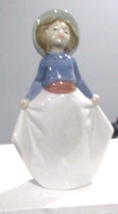 Vintage LLadro NAO Daiso Figurine...Lady Girl Holding Skirt 6 1/2 in Tall - £17.85 GBP