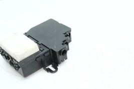 2004-2006 VOLKSWAGEN PHAETON FUSE BOX H2051 image 4