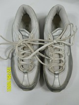 Women&#39;s Nike Air Shoes Athletic Tennis Sneakers White Gray Size 7.5 - £13.56 GBP