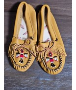 Minnetonka Women&#39;s Thunderbird  Moccasin Size 5.5 M slightly NEW Tan - $29.65