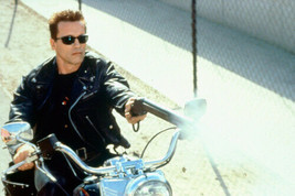 Arnold Schwarzenegger vintage 4x6 inch real photo #356269 - $4.75