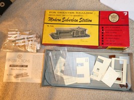 Vintage Aristocraft HO Scale Modern Suburban Station Kit in Box 9503 - £18.71 GBP