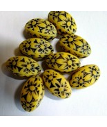 9 Yellow Black Embossed Acrylic 18mm Flower Beads Flower Power Hippy Gro... - £10.42 GBP