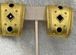 VINTAGE CORALINE ROMAN ETRUSCAN STYLE ONXY &amp; GOLD TONE CLIP-ON EARRINGS ... - $485.59 MXN