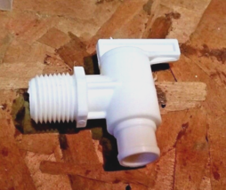 18-964CW PETERSEN DRAINCOCK 18-964 CW Draincock 3/8 MIP Colonial White - $233.19 MXN