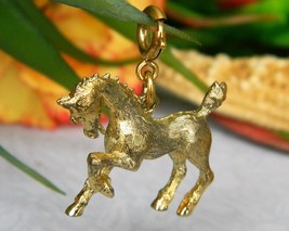 Vintage Monet Charm Prancing Show Horse Pony Pendant Figural Gold Tone - £15.69 GBP