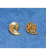 Vintage Coro Earrings large 15x20mm gold &amp; silver tone clip-on back - £8.52 GBP