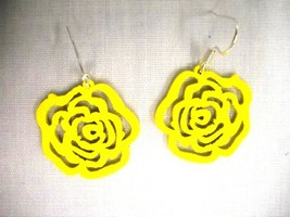 BRIGHT YELLOW CUT OUT OPEN ROSE FLOWER SMALL SIZE WOODEN CHARM DROP EARR... - $5.59 CAD