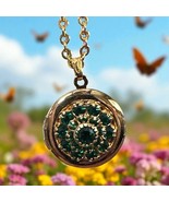 Birthstone Locket Faux Emerald &amp; Gold Tone w/Chain 18&quot; Charming &amp; Sweet! - $186.21 MXN