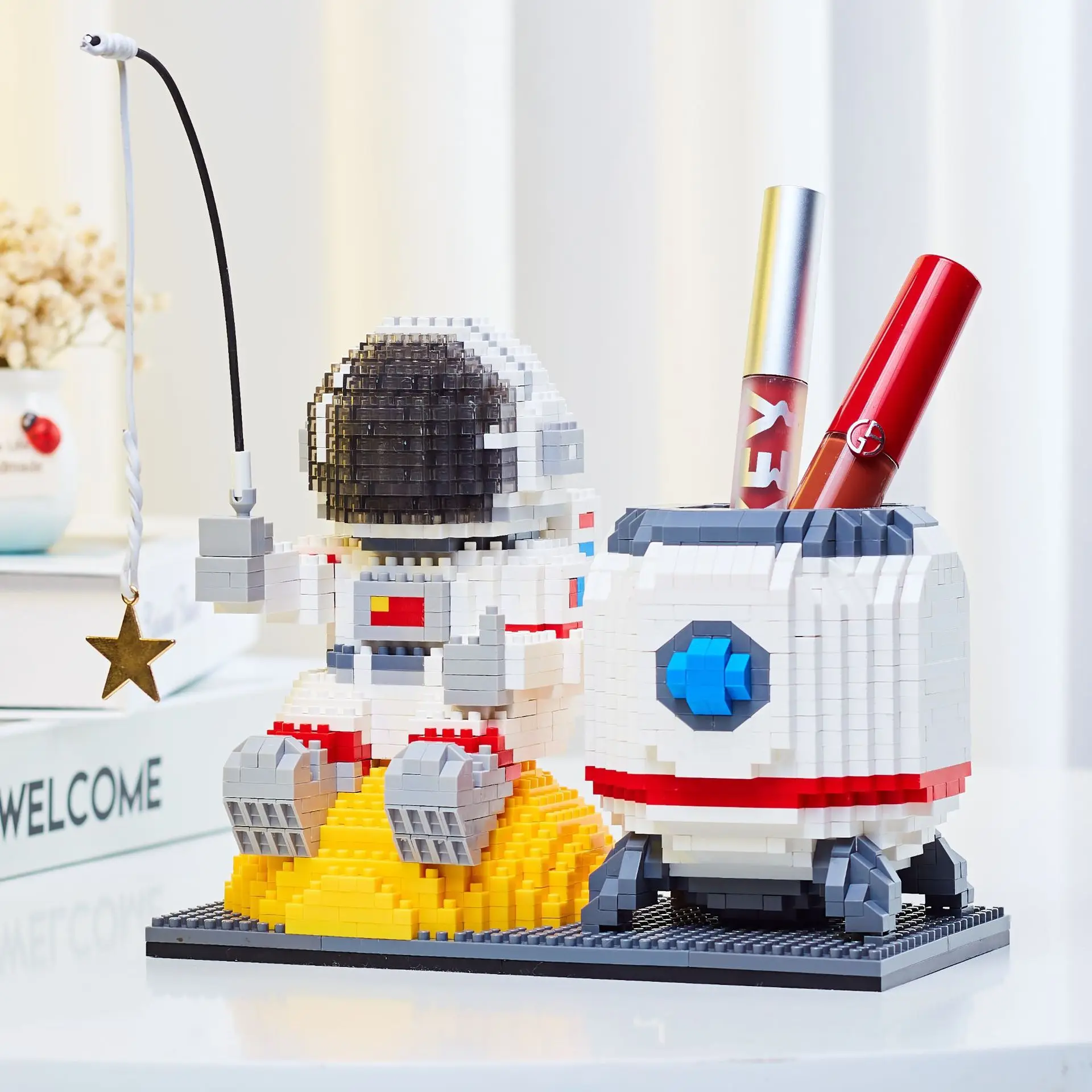 Cartoon Spaceman Micro Building Blocks Astronaut Pen Container Holder Mini - £23.17 GBP+