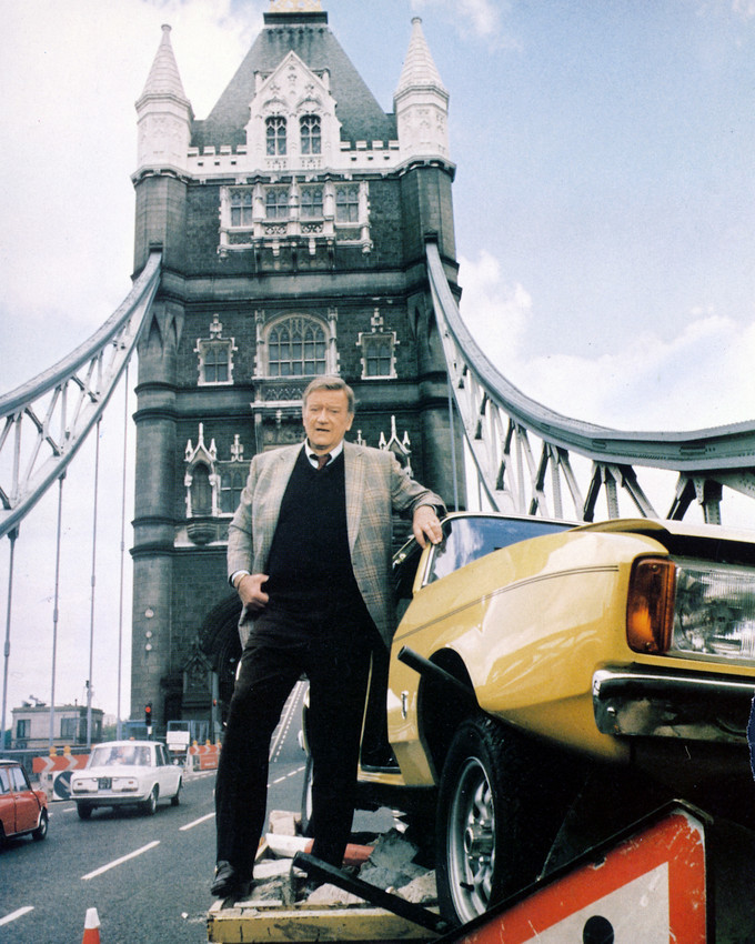 John Wayne In Brannigan 16X20 Canvas With Ford Capri On Tower Bridge London - $69.99