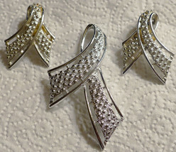 Minty Vintage Emmons Silver Tone Ribbon Shaped Brooch and Matching Earrings Set - £7.98 GBP