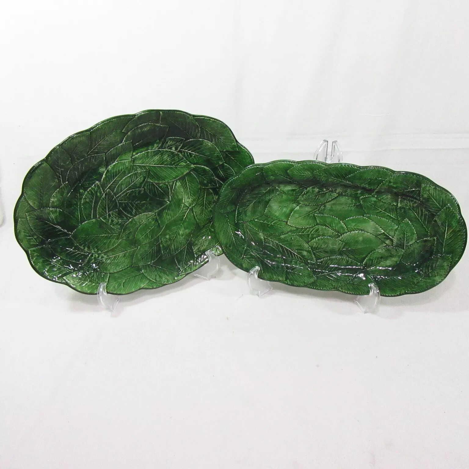 VIETRI FOGLIA Leonardo Italy Majolica Leaf Green 2-PC Serving Platters - $180.00