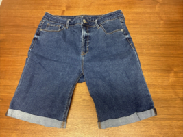 Old Navy Medium Wash Denim Jean Bermuda Shorts Woman's Size 10 KG - $14.84