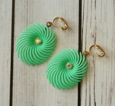 vintage aurora borealis rhinestone mod gogo green spiral clip earrings hypnotic - £22.15 GBP