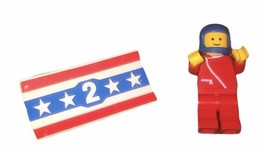 LEGO Red, White And Blue Posable Sign, Figure &amp; Helmet Patriotic Race Th... - $152.84 MXN