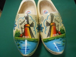 Great Pair of  HOLLAND Wood DUTCH SHOES..Handpainted - $24.34