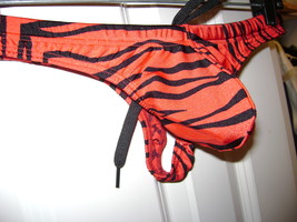 SEXXYBOYS DEEP POUCH RED/BLK ZEBRA, TORPEDO THONG WITH BUILT IN C STRAP - €43,73 EUR
