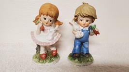 Set of 2- Vintage HOMCO 5&quot; Figurine 1424 BOY AND GIRL with Bunny Rabbit Carrots - £7.12 GBP