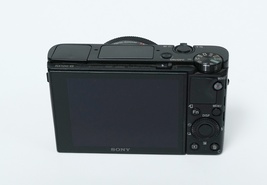 Sony Cyber-shot DSC-RX100M7 Compact Digital Camera  image 4