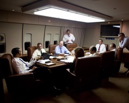President Barack Obama meets with staff aboard Air Force One Photo Print - £7.12 GBP