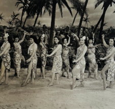 1943 Rhythm Of The Islands Real Photo Movie Still Hawaiian Dance 8x10 DWTT2 - $56.04 CAD