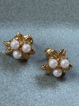 Small Three Etched Goldtone Leaves w Three Faux White Pearl Beads Clip Earrings - £8.91 GBP