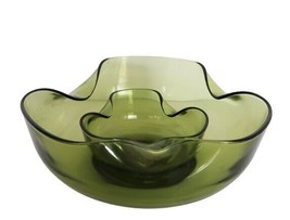 Pair of vintage art glass pinched edge green nesting bowls - $570.90 MXN