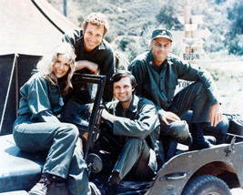 M.A.S.H. 16x20 Canvas CAlan Alda Loretta Swit Mike Farrell Wayne Rogers ... - £55.75 GBP