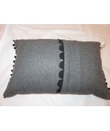 Vera Wang FRENCH PAISLEY Pom Poms Grey Wool Rectangle Decorative Pillow ... - €43,45 EUR