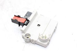 05-06 MERCEDES-BENZ CL65 AMG Rear Trunk Fuse Relay Box Module F588 image 3