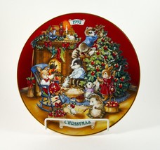 Avon Christmas Plate &quot;Sharing Christmas With Friends&quot; 22K Gold Trim Vtg 1992 Box - £5.47 GBP