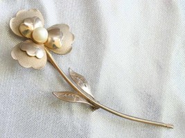 Elegant Faux Pearl Mid Century Modern Gold-tone Flower Brooch 1960s vintage 4&quot; - £9.63 GBP