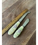 Pfaltzgraff  GRAPEVINE Cheese Knife Set - $16.46 CAD