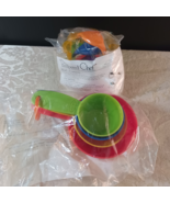 Pampered Chef Nesting Measuring Cups #9524 Multi-Color Plus Cookie Cutte... - $19.00 CAD