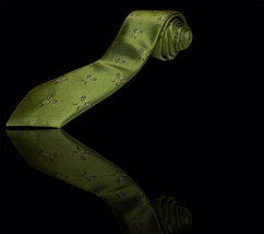 Tommy Hilfiger Men&#39;s Silk Neck Tie-Green with Lacrosse Sticks - £27.48 GBP